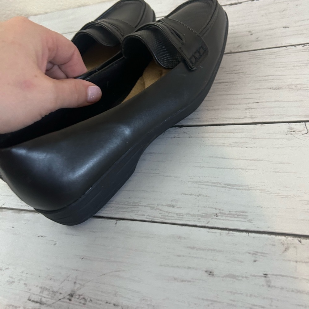 Time And Tru Memory Foam Black Loafers Size 6 - image 2